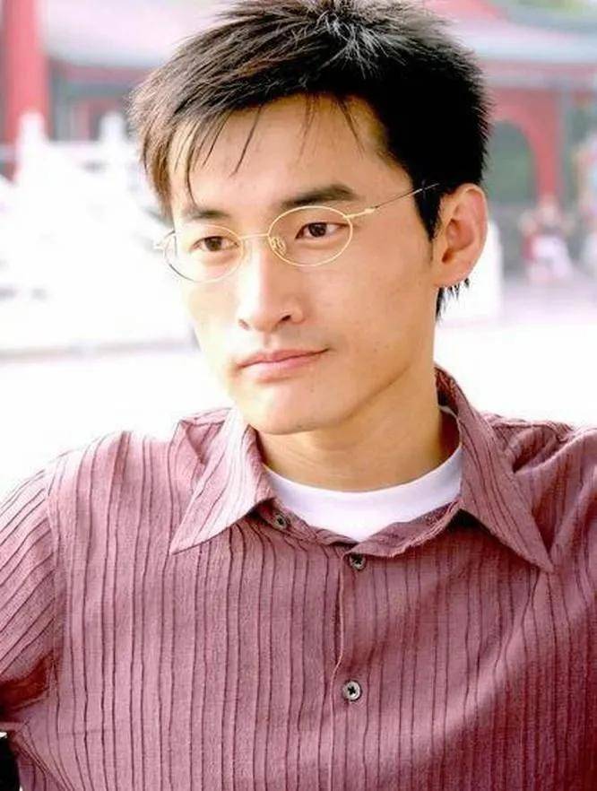 在2004年留下一首巅峰之作后便转瞬即逝的歌手都去哪了?_东来东往